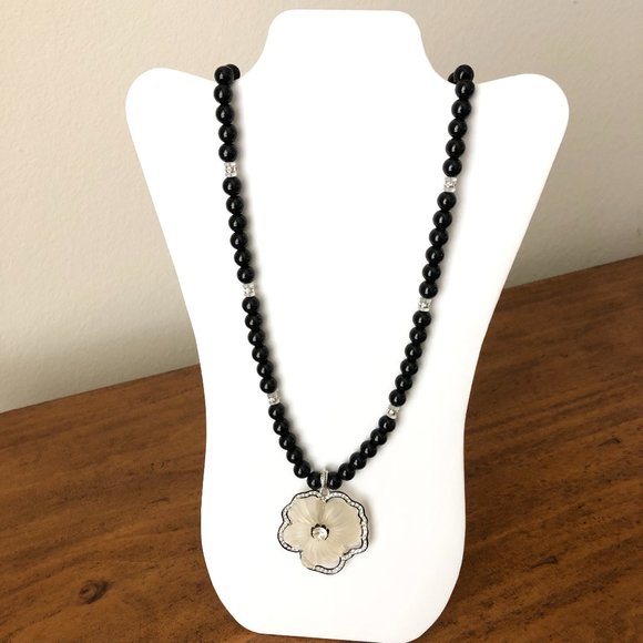 Kenneth Jay Lane Black Pearl Statement Necklace - Picture 2 of 11